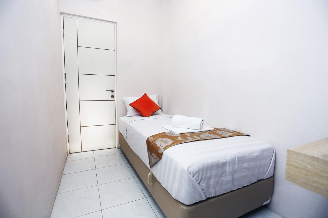 C.Stone Hotel Surabaya Eksteriør billede
