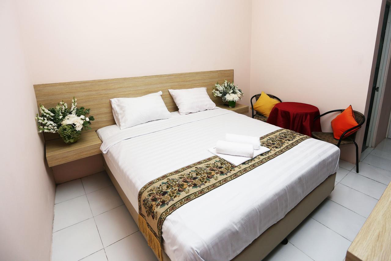 C.Stone Hotel Surabaya Eksteriør billede
