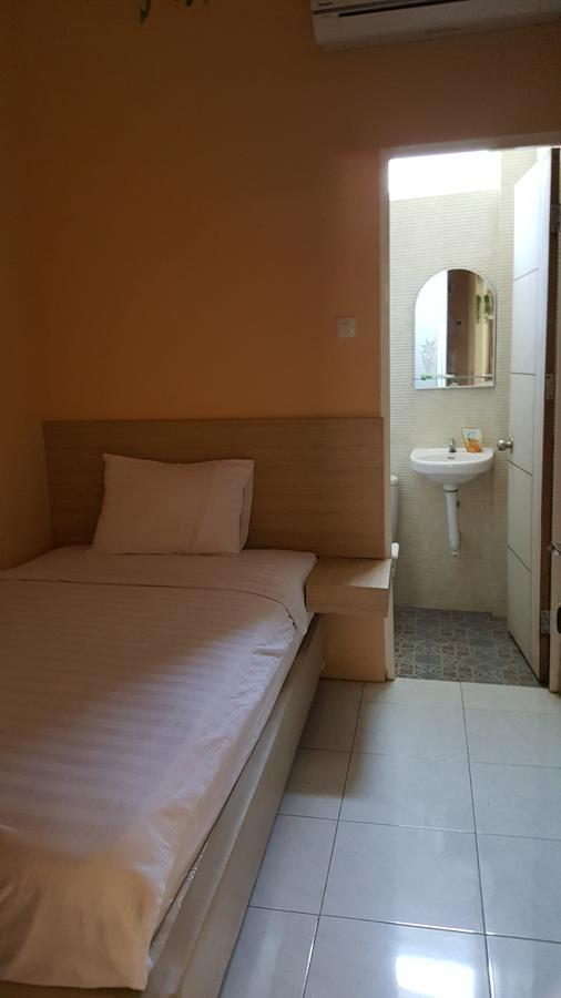 C.Stone Hotel Surabaya Eksteriør billede