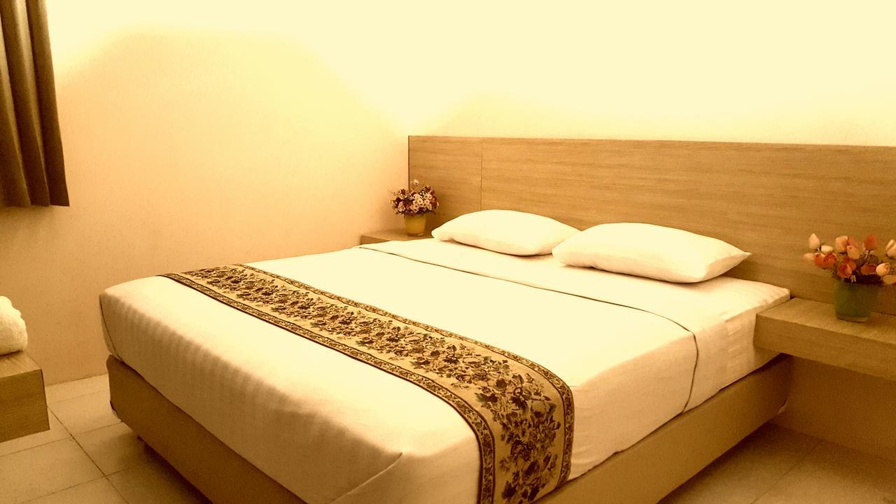 C.Stone Hotel Surabaya Eksteriør billede