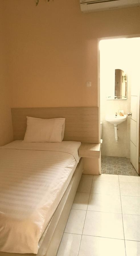 C.Stone Hotel Surabaya Eksteriør billede